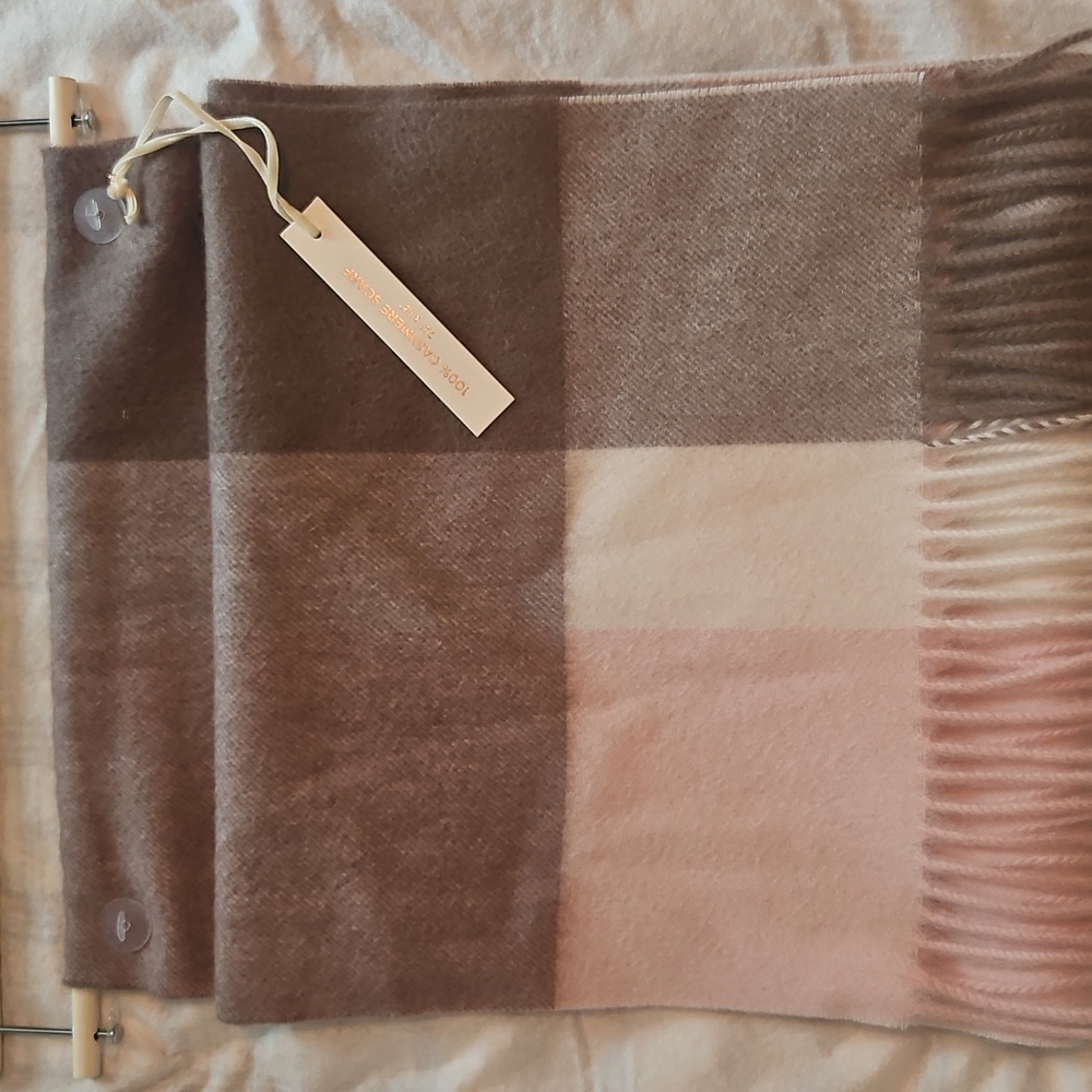 Elegant Cashmere Scarf in Pink and Brown